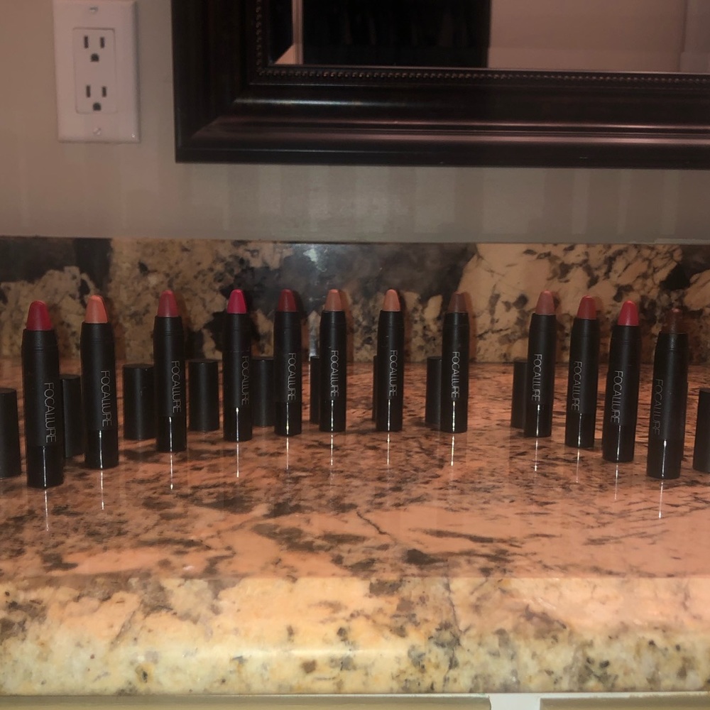(12) - Focallure Lip Sticks BARELY USED 💄
